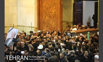 تشییع و خاکسپاری پیکر آیت الله هاشمی رفسنجانی در حرم امام (ره)‎ 3
