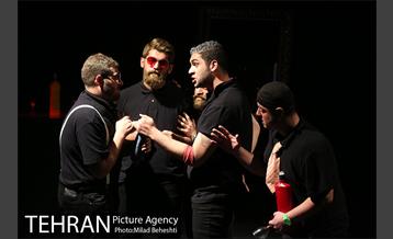 نمایش شبی بیرون از خانه 18