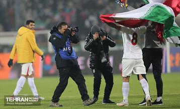 جشن و شادی بازیکنان و کادر فنی تیم ملی ایران پس از صعود به جام جهانی 2022