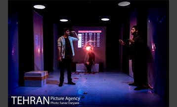 نمایش او فقط خسته بود‎ 7