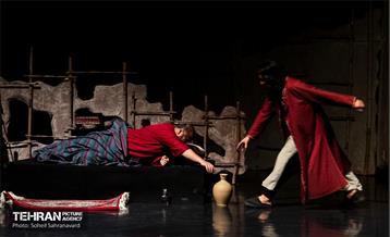 نمایش «سیب، فانوس، کشتی» 23