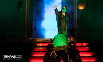 نمایش «تنهاتر از مسیح» 24