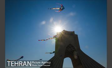 همایش زنگ تحرک و جشنواره بادبادک ها در میدان آزادی 30