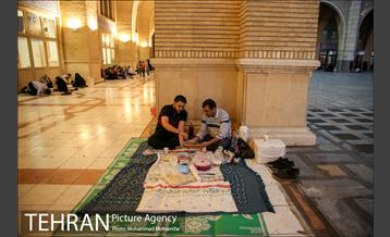 افطاری ساده در حاشیه نمایشگاه قرآن 27