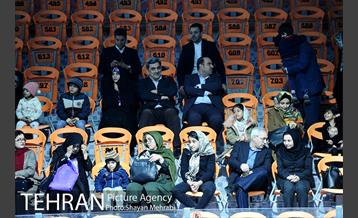 حضور خانواده هاى کارکنان شهردارى تهران در دلفیناریوم برج میلاد به همراه شهردار تهران 4