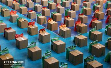 رزمایش همدلی و توزیع ۱۴۰۰۰ بسته معیشتی بین پاکبابان شهر تهران 7