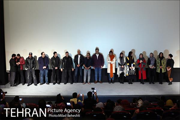 اکران خیریه فیلم گرگ بازی به نفع زلزله زدگان کرمانشاه 11