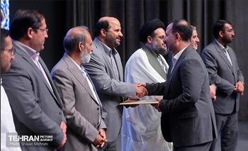 آیین تجلیل از برگزیدگان مناطق 22 گانه 9