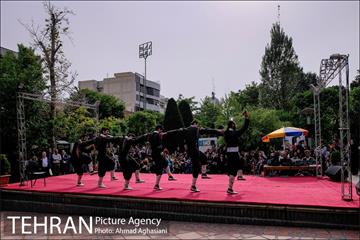 "رقص کردی" در جشن خانه تئاتر 8