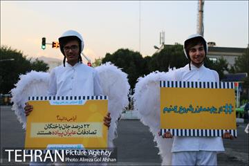 نمایش آدم فضایی ها فرشته های آموزش ترافیک  16