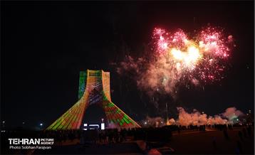 نورافشانی جشن پیروزی انقلاب اسلامی در میدان آزادی 7