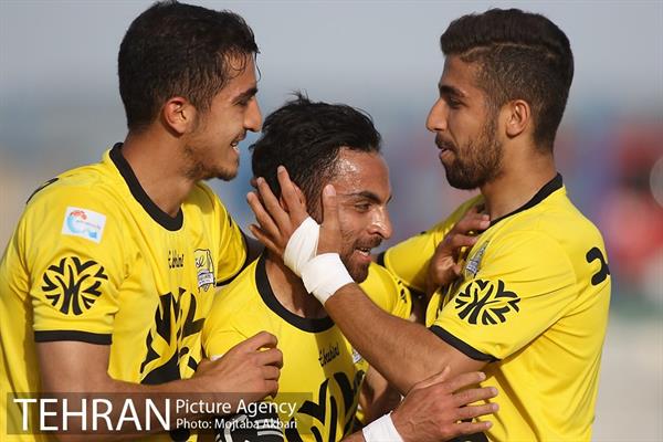 دیدار راه آهن و پدیده در لیگ برتر فوتبال 15