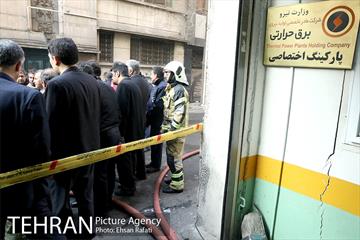 بازدید شهردار تهران از محل آتش‌سوزی ساختمان برق حرارتی وزارت نیرو  16