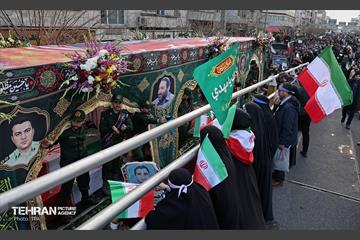 تشییع پیکر ۱۰۰ شهید مردمی و مدافع امنیت در تهران - 1 7