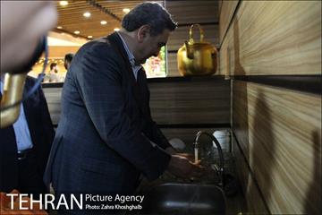 بازدید پیروز حناچی شهردار تهران از هفدهمین نمایشگاه عطر سیب 13
