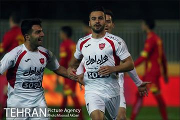 دیدار تیم های فوتبال نفت تهران و پرسپولیس