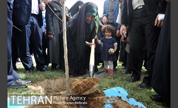 مراسم درختکاری به مناسبت روز مادر 40