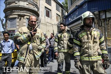 عملیات اطفا حریق در میدان حسن آباد 17