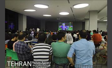 تماشای دیدار فینال یورو 2016 در فودکورت بازار چارسو‎ 14