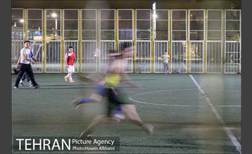 حضور شبانه مردم در بوستان بهمن‎ 15