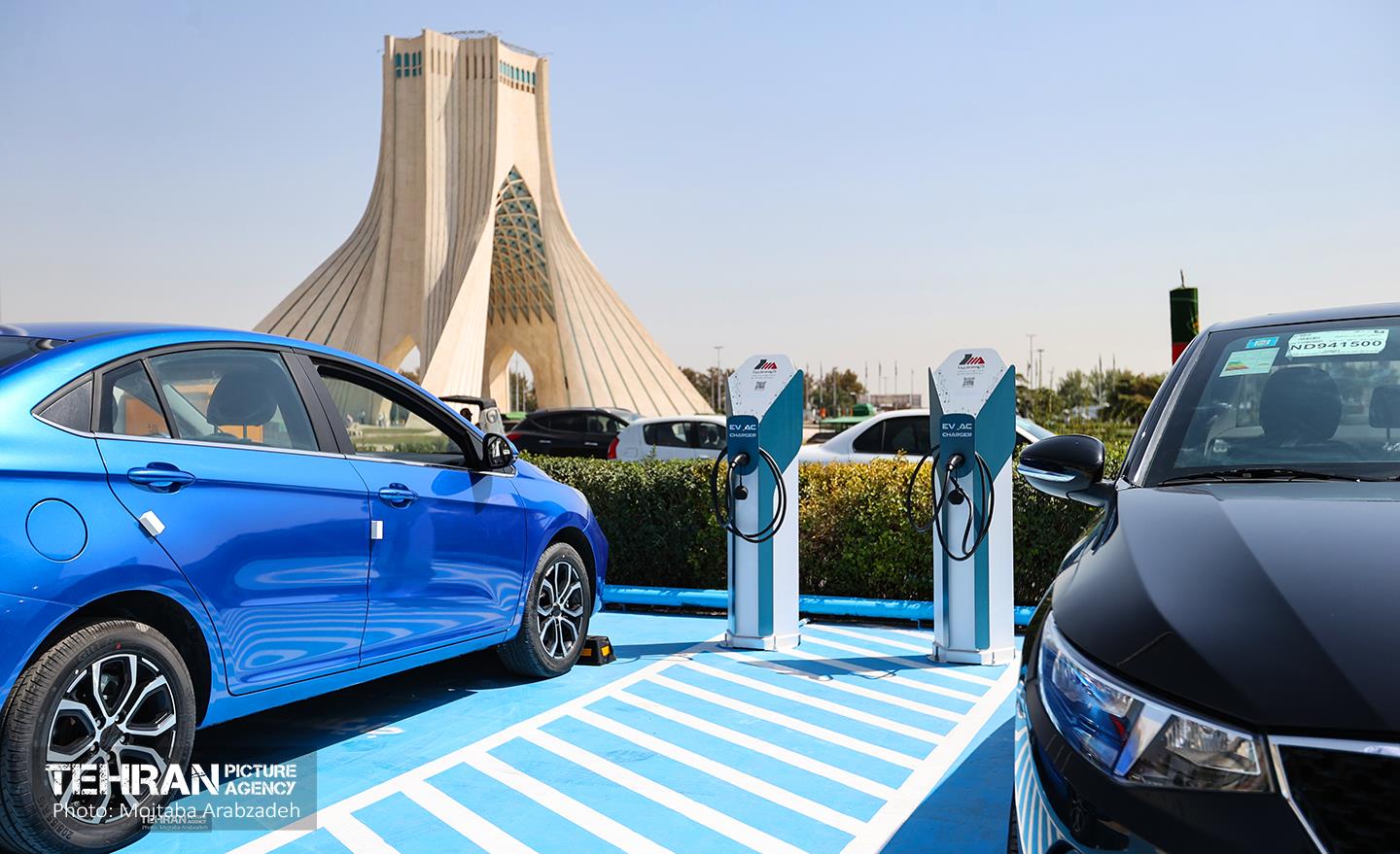آیین بهره‌برداری از ۱۵ ایستگاه شارژ خودروهای برقی 44