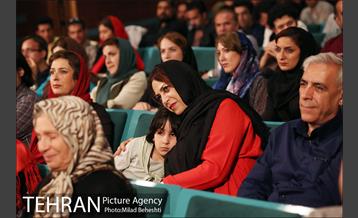 جشن برگزیدگان کانون تاتر کودک و نوجوان‎ 4