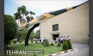 بازدید علی اعطا از موزه جنگ 1