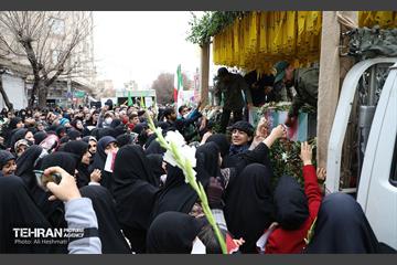 مراسم تشییع پیکر شهید مدافع حرم «حسین محمدی» 6