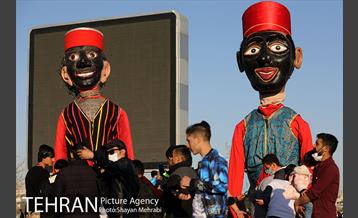 گردهمایی بزرگ عروسک‌های نوروزی در دریاچه شهدای خلیج فارس 31