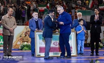 مراسم تجلیل از کشتی‌گیران قهرمان جهان (جشنی برای ایران) 73