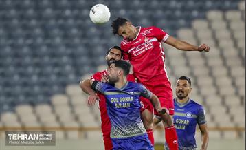 دیدار تیم های فوتبال پرسپولیس و گل گهر سیرجان 4