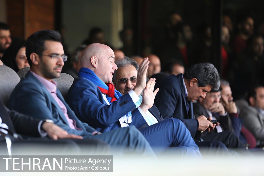 حضور دکتر نجفی در ورزشگاه آزادی برای تماشای شهرآورد پایتخت 4