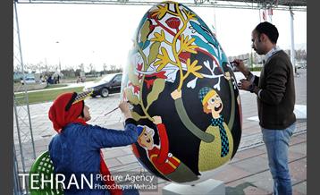 جشنواره تخم مرغ رنگی در میدان آزادی 9