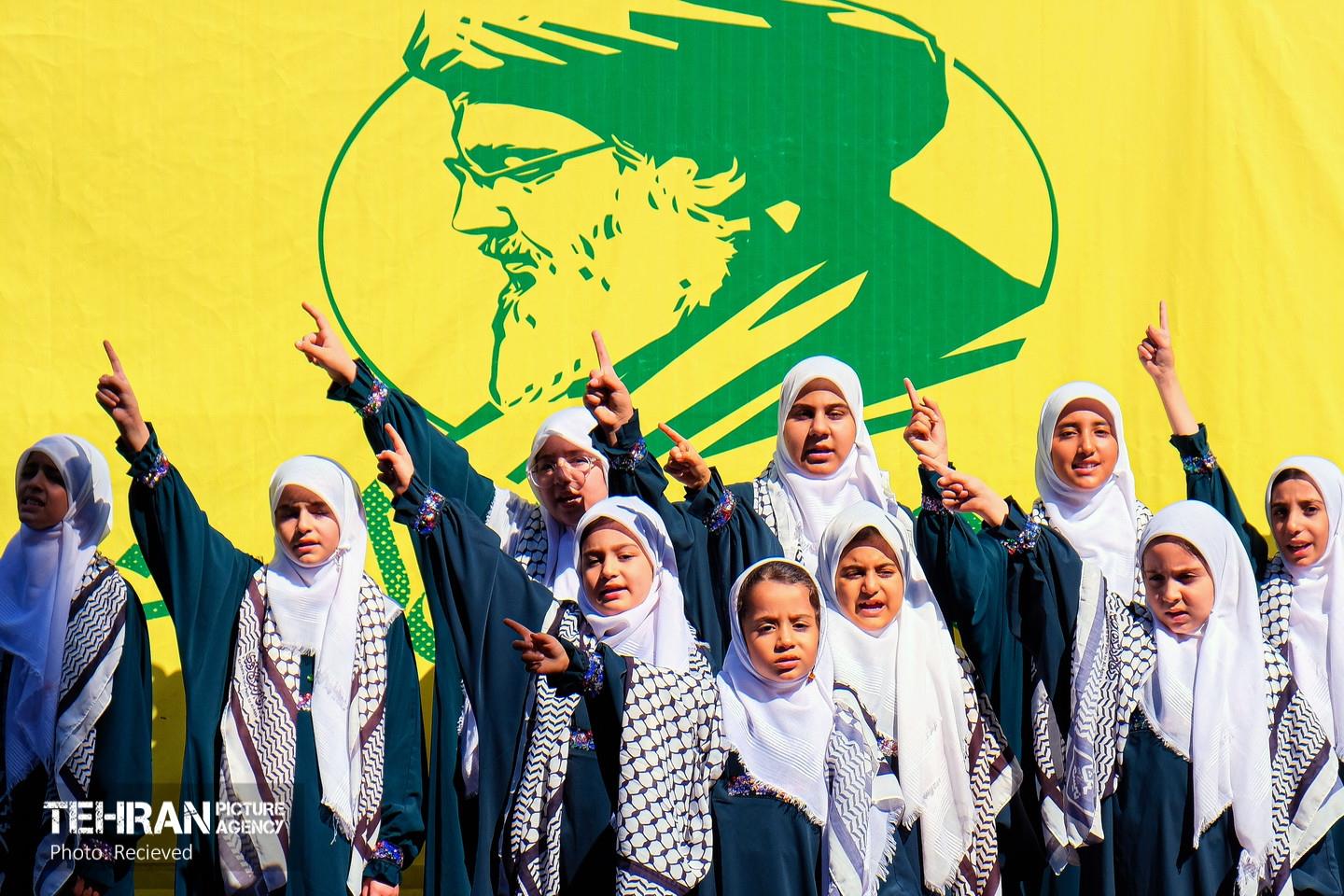 در حاشیه نماز جمعه تهران به امامت رهبر انقلاب 12