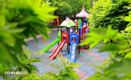 زمین بازی‌ بوستان لاله تهران 28