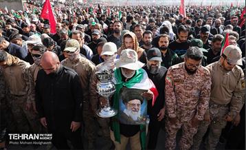 اقامه نماز بر پیکر آقای شهید ایران - 1 43