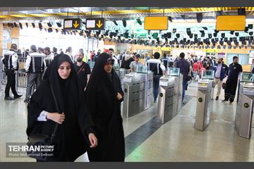 خدمات شرکت بهره برداری مترو تهران به شرکت کنندگان در مراسم ارتحال امام خمینی(ره) 38