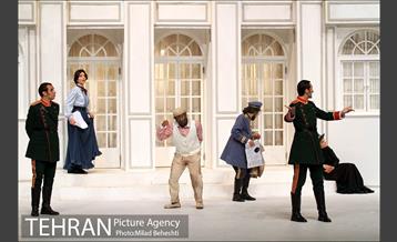 نمایش سه خواهر و دیگران‎ 8