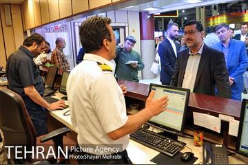 سرپرست شهرداری تهران و رئیس مرکز ارتباطات و امور بین الملل شهرداری تهران در بازدید از فعالیت‌های شبانه شهرداری و زندگی شبانه مردم تهران 16