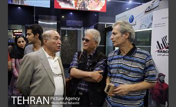 مراسم اهدای جایزه بهترین بازیگر مرد جشنواره مسکو به فرهاد اصلانی‎ 2