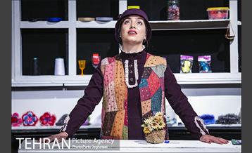 نمایش اطلسی های لگدمال شده 12