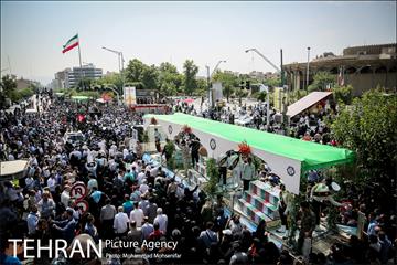 مراسم تشییع پیکرهای مطهر ۱۵۰ شهید تازه‌ تفحص‌ شده دفاع مقدس  - ۲ 12