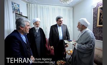 حضور شهردار تهران در منزل شهیدان مقدم 12