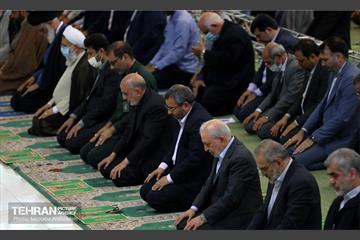 حضور شهردار تهران در نماز جمعه 25
