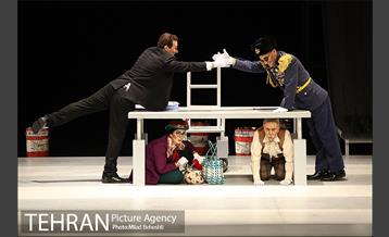 نمایش گرگاس ها یا روزبخیر آقای وزیر‎ 14