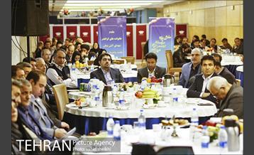 نشست صمیمانه خانواده های شهدای آتش نشان حادثه ساختمان پلاسکو با شهردار تهران 27