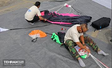 پرش چتربازان از برج میلاد تهران 32