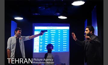 نمایش "او فقط خسته بود" 22