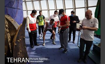 ثبت رکورد پله نوردی در برج میلاد 21