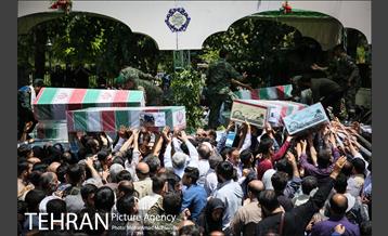 مراسم تشییع پیکرهای مطهر ۱۵۰ شهید تازه‌ تفحص‌ شده دفاع مقدس  - ۲ 30